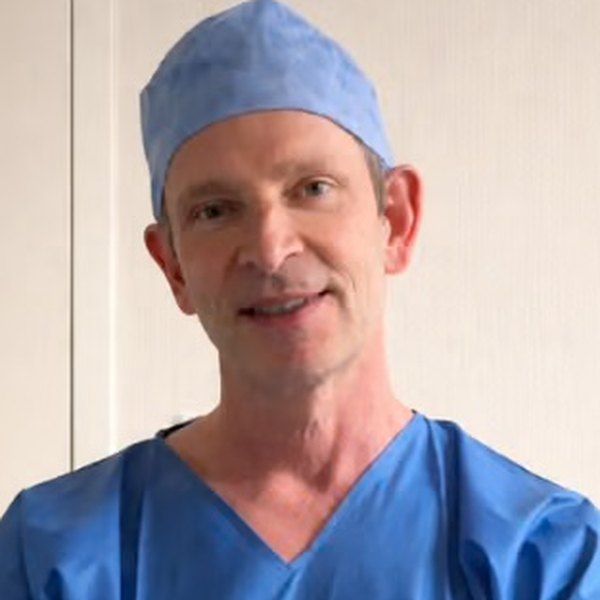 Dr Damien Van der Stegen, chirurgien plasticien à la Clinique XANADU